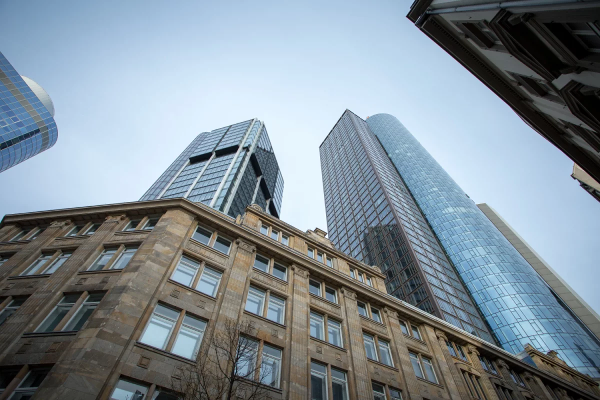 Ochrona środowiska dla firm z branży prawnej: Jak wdrożyć zrównoważone praktyki w działalności prawnej?